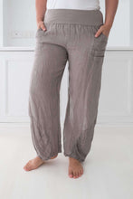 Load image into Gallery viewer, Relaxed Linen Pants
