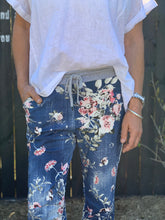 Load image into Gallery viewer, Carly Floral Joggers Denim